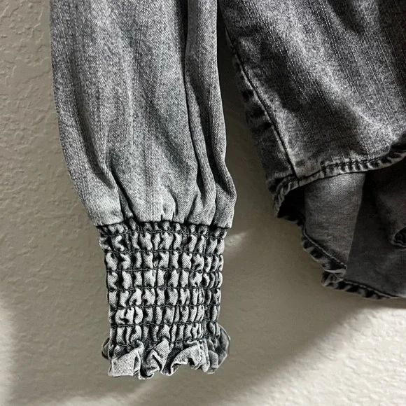 Jane and Delancey Grey Button Up Chambray Top - Picture 9 of 9